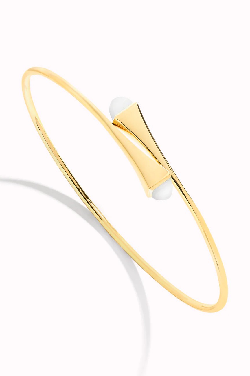 Cleo Wire Gold Slip-On Bracelet In Yellow Gold