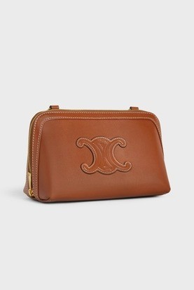 CARD HOLDER ON CHAIN TRIOMPHE IN SHINY CALFSKIN - TAN