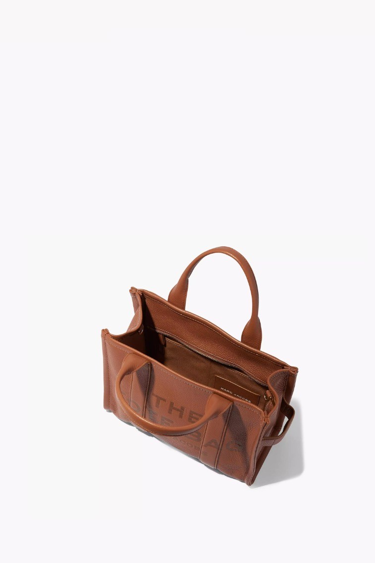 Medium Traveler Tote Bag in Leather - Brown
