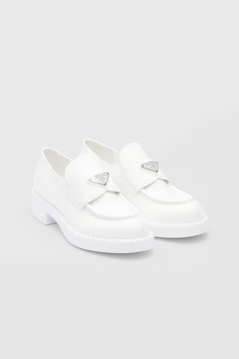 برادا - حذاء Chocolate patent leather loafers من برادا - أبيض